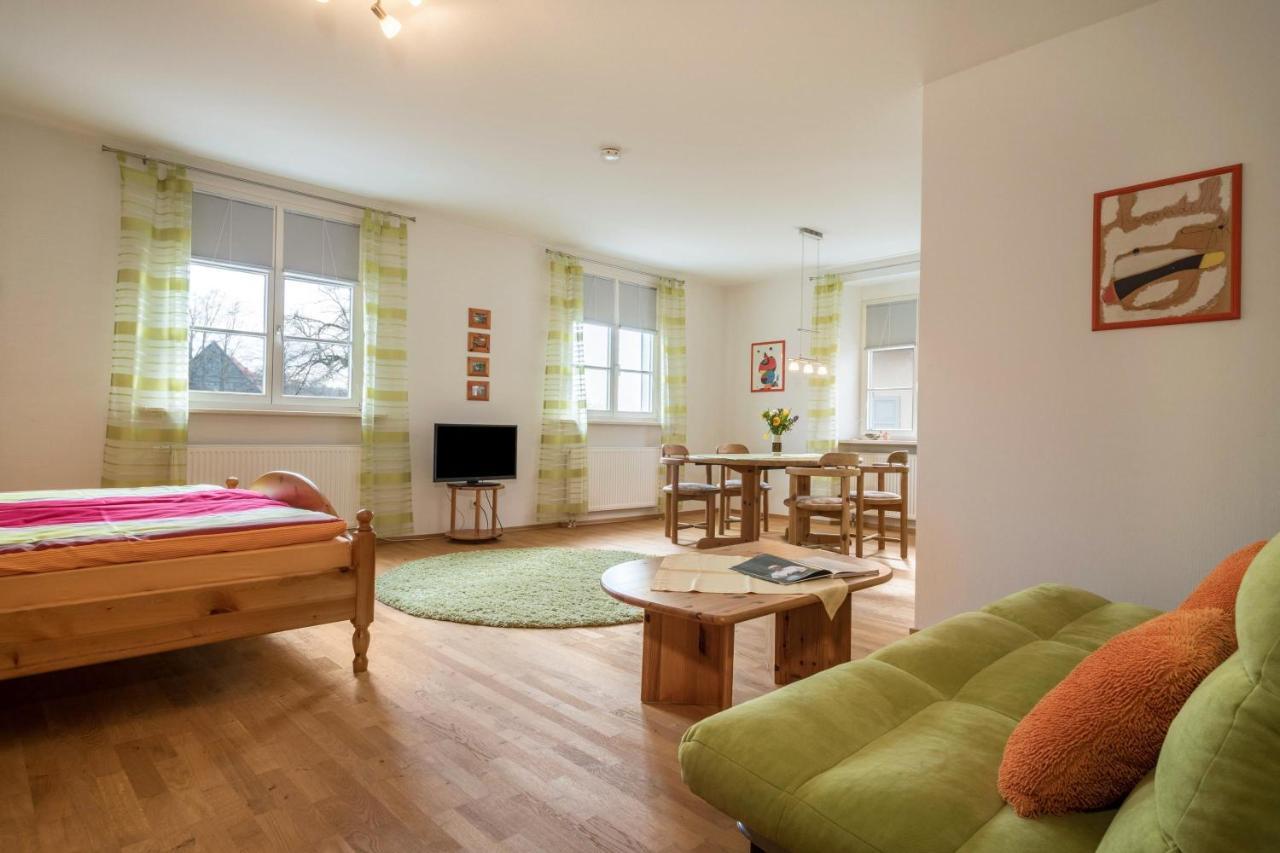 Ferienwohnung Am Schloss Heiligenborn Exteriér fotografie