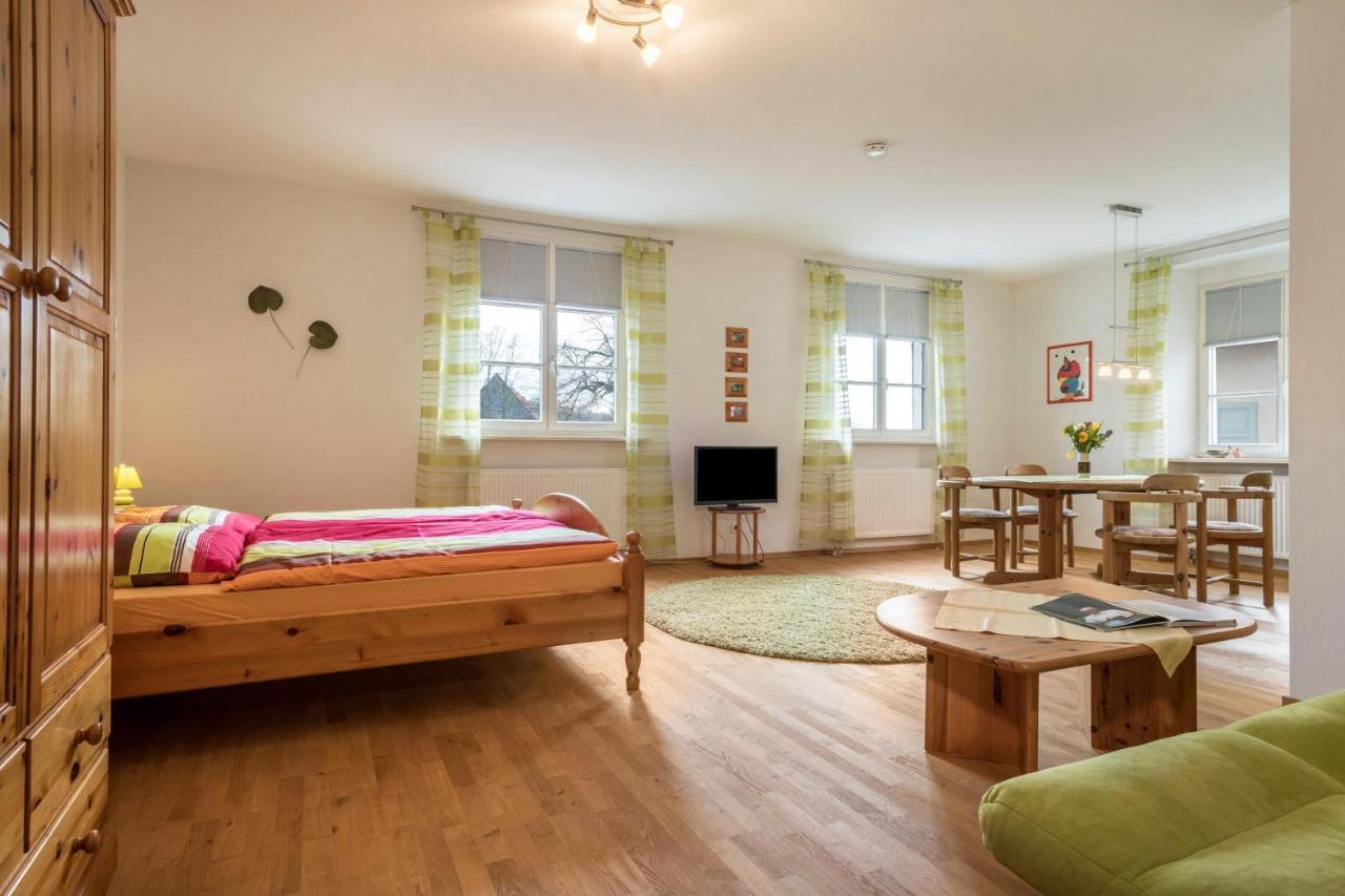Ferienwohnung Am Schloss Heiligenborn Exteriér fotografie